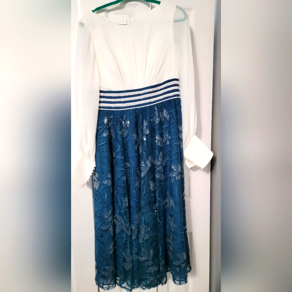 Dress size 12 & beautiful.  Great for mother of the bride &/or groom.